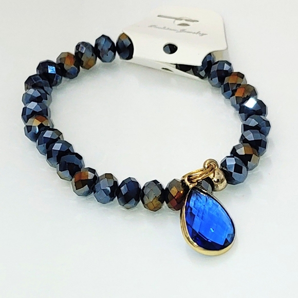 247B070. Hand-made Blue Faceted Bracelet - Picture 6 of 8